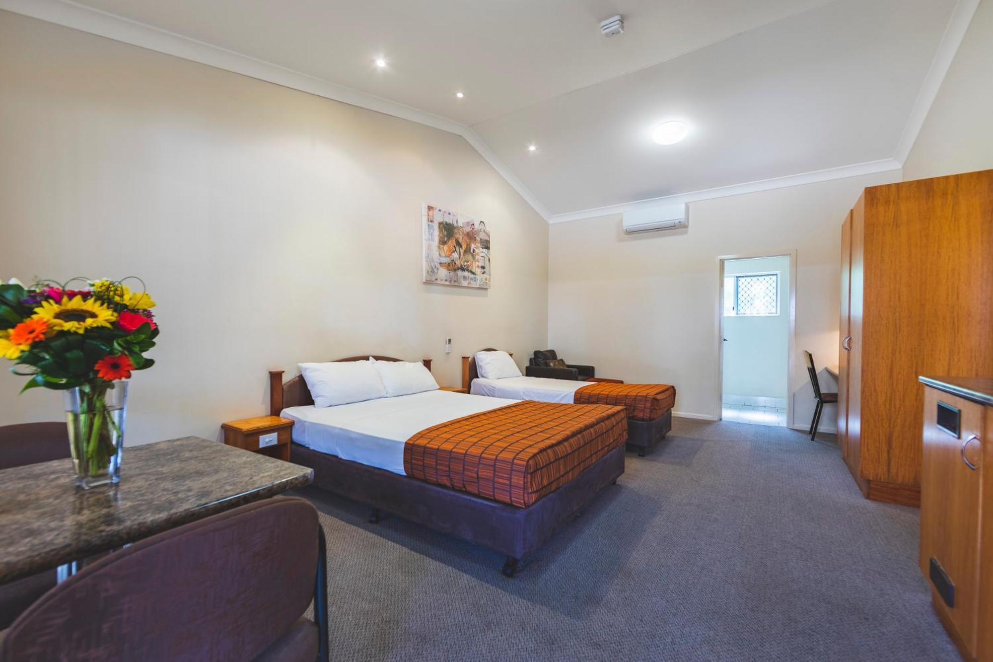 Roma Explorers Inn Room photo